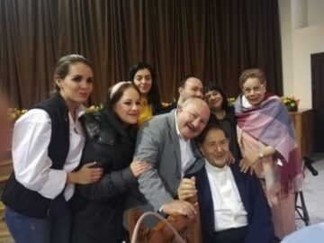 Imágenes para rendir homenaje a persona finada, estas pueden variar en su contenido.