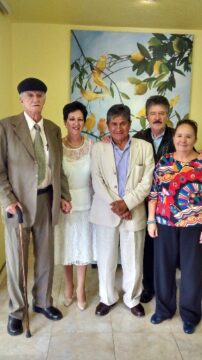 Imágenes para rendir homenaje a persona finada, estas pueden variar en su contenido.