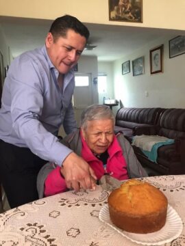 Imágenes para rendir homenaje a persona finada, estas pueden variar en su contenido.