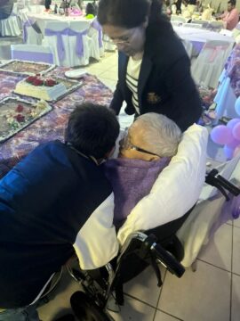Imágenes para rendir homenaje a persona finada, estas pueden variar en su contenido.