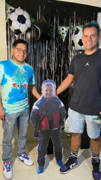 Imágenes para rendir homenaje a persona finada, estas pueden variar en su contenido.