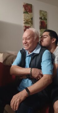 Imágenes para rendir homenaje a persona finada, estas pueden variar en su contenido.