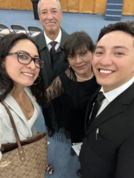 Imágenes para rendir homenaje a persona finada, estas pueden variar en su contenido.