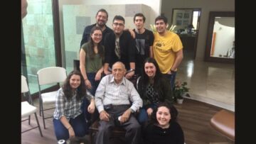 Imágenes para rendir homenaje a persona finada, estas pueden variar en su contenido.