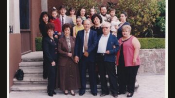 Imágenes para rendir homenaje a persona finada, estas pueden variar en su contenido.