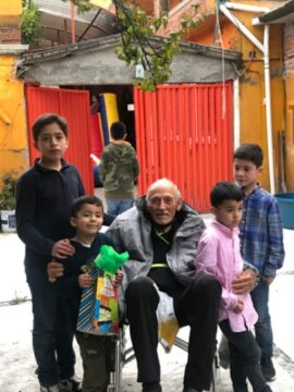 Imágenes para rendir homenaje a persona finada, estas pueden variar en su contenido.