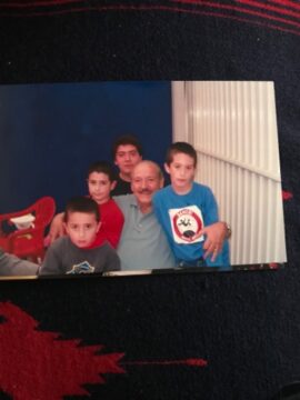 Imágenes para rendir homenaje a persona finada, estas pueden variar en su contenido.
