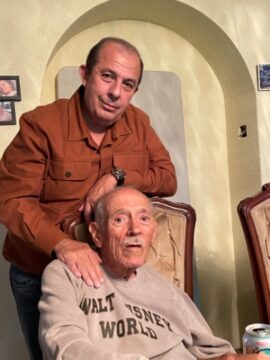Imágenes para rendir homenaje a persona finada, estas pueden variar en su contenido.