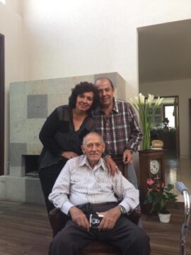 Imágenes para rendir homenaje a persona finada, estas pueden variar en su contenido.