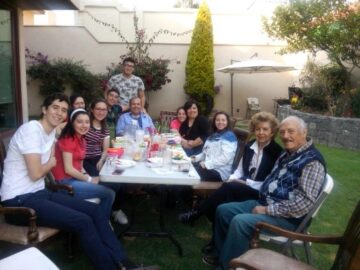 Imágenes para rendir homenaje a persona finada, estas pueden variar en su contenido.