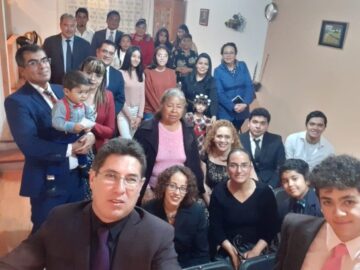 Imágenes para rendir homenaje a persona finada, estas pueden variar en su contenido.