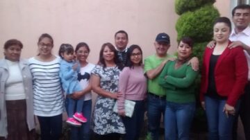 Imágenes para rendir homenaje a persona finada, estas pueden variar en su contenido.