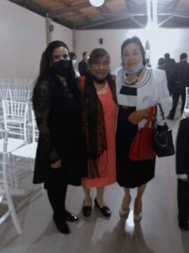 Imágenes para rendir homenaje a persona finada, estas pueden variar en su contenido.