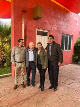 Imágenes para rendir homenaje a persona finada, estas pueden variar en su contenido.