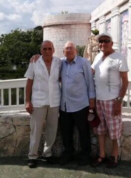 Imágenes para rendir homenaje a persona finada, estas pueden variar en su contenido.