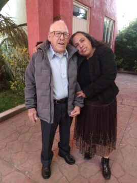 Imágenes para rendir homenaje a persona finada, estas pueden variar en su contenido.