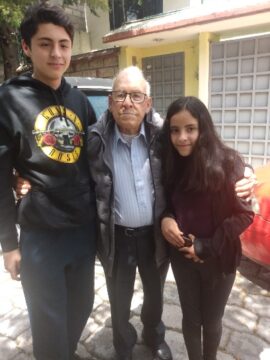 Imágenes para rendir homenaje a persona finada, estas pueden variar en su contenido.