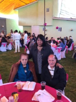 Imágenes para rendir homenaje a persona finada, estas pueden variar en su contenido.
