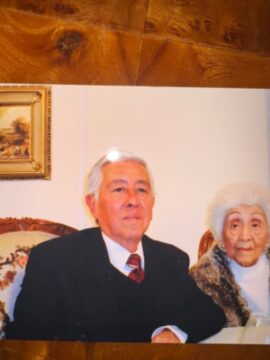 Imágenes para rendir homenaje a persona finada, estas pueden variar en su contenido.