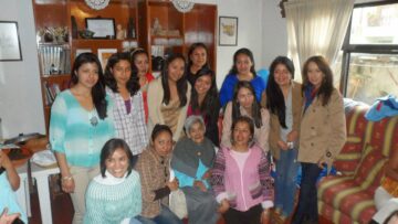 Imágenes para rendir homenaje a persona finada, estas pueden variar en su contenido.