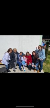 Imágenes para rendir homenaje a persona finada, estas pueden variar en su contenido.