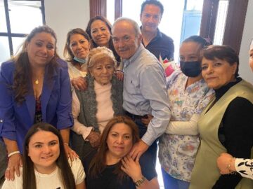 Imágenes para rendir homenaje a persona finada, estas pueden variar en su contenido.