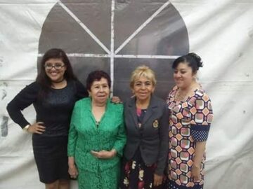 Imágenes para rendir homenaje a persona finada, estas pueden variar en su contenido.