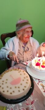 Imágenes para rendir homenaje a persona finada, estas pueden variar en su contenido.
