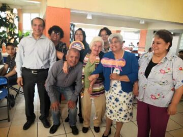 Imágenes para rendir homenaje a persona finada, estas pueden variar en su contenido.