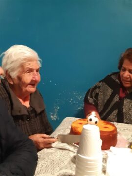 Imágenes para rendir homenaje a persona finada, estas pueden variar en su contenido.
