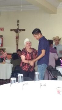 Imágenes para rendir homenaje a persona finada, estas pueden variar en su contenido.