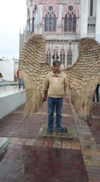 Imágenes para rendir homenaje a persona finada, estas pueden variar en su contenido.