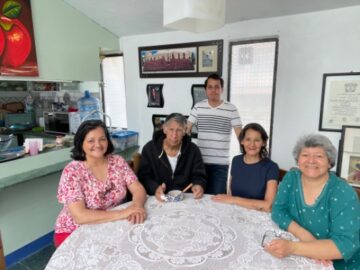 Imágenes para rendir homenaje a persona finada, estas pueden variar en su contenido.