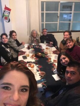 Imágenes para rendir homenaje a persona finada, estas pueden variar en su contenido.