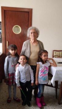 Imágenes para rendir homenaje a persona finada, estas pueden variar en su contenido.
