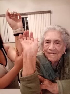 Imágenes para rendir homenaje a persona finada, estas pueden variar en su contenido.