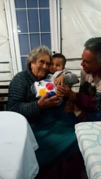 Imágenes para rendir homenaje a persona finada, estas pueden variar en su contenido.