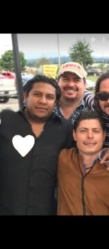 Imágenes para rendir homenaje a persona finada, estas pueden variar en su contenido.
