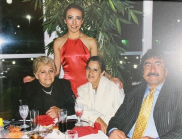 Imágenes para rendir homenaje a persona finada, estas pueden variar en su contenido.