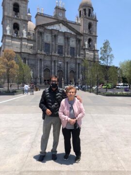 Imágenes para rendir homenaje a persona finada, estas pueden variar en su contenido.