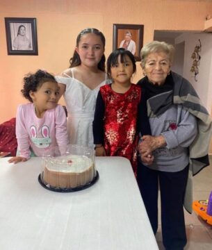 Imágenes para rendir homenaje a persona finada, estas pueden variar en su contenido.
