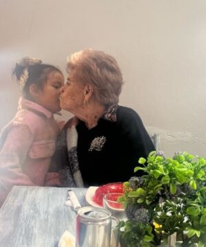 Imágenes para rendir homenaje a persona finada, estas pueden variar en su contenido.