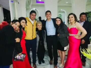 Imágenes para rendir homenaje a persona finada, estas pueden variar en su contenido.