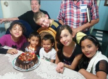 Imágenes para rendir homenaje a persona finada, estas pueden variar en su contenido.