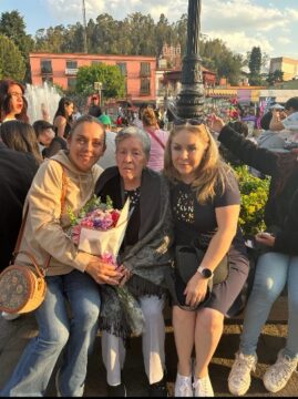 Imágenes para rendir homenaje a persona finada, estas pueden variar en su contenido.