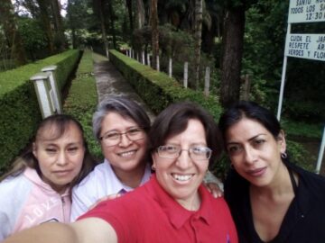 Imágenes para rendir homenaje a persona finada, estas pueden variar en su contenido.