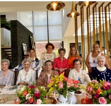 Imágenes para rendir homenaje a persona finada, estas pueden variar en su contenido.