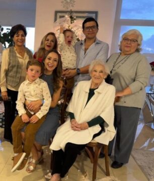 Imágenes para rendir homenaje a persona finada, estas pueden variar en su contenido.