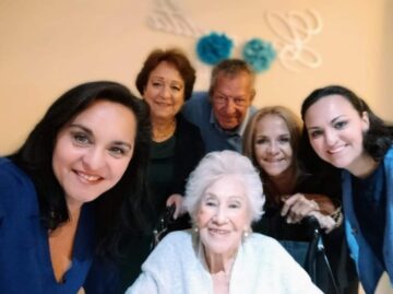 Imágenes para rendir homenaje a persona finada, estas pueden variar en su contenido.