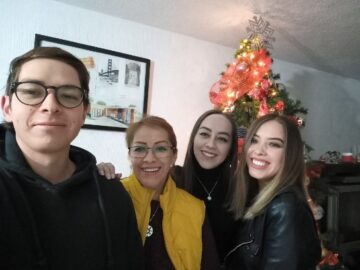 Imágenes para rendir homenaje a persona finada, estas pueden variar en su contenido.